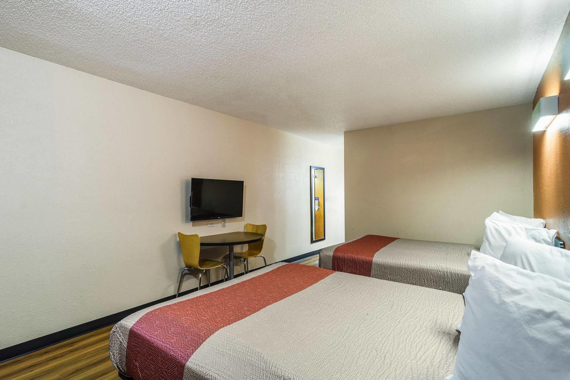 Motel 6-Libertyville, Il Luaran gambar