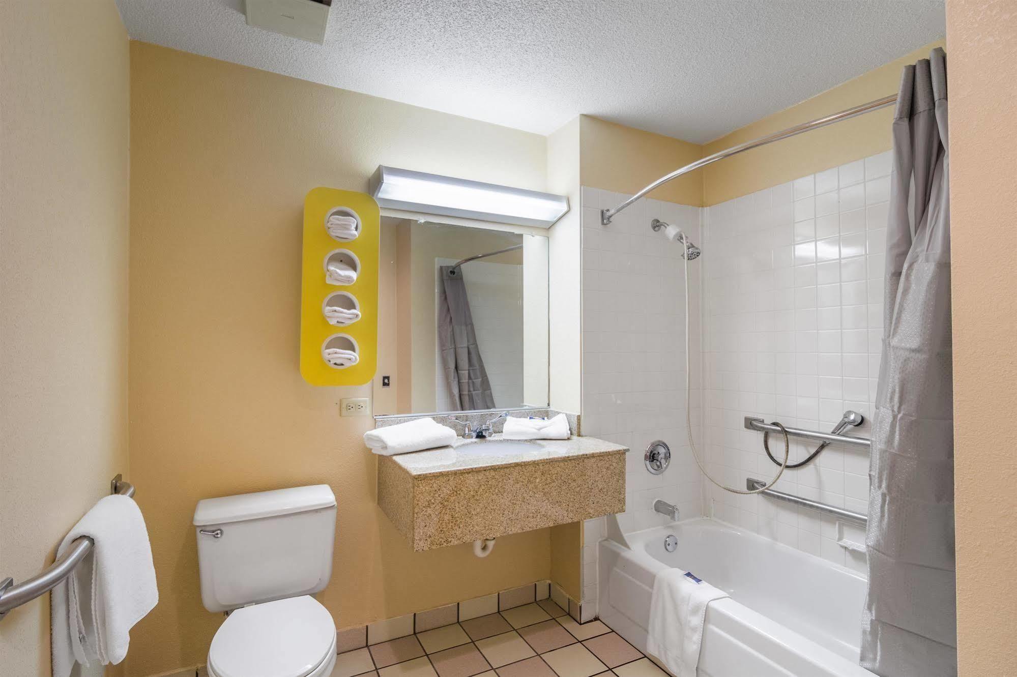 Motel 6-Libertyville, Il Luaran gambar