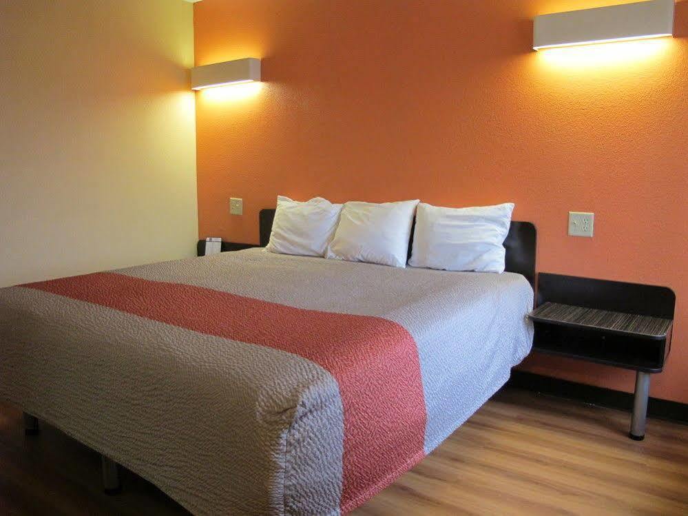 Motel 6-Libertyville, Il Luaran gambar