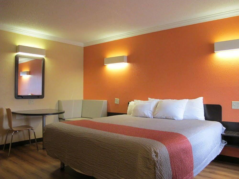 Motel 6-Libertyville, Il Luaran gambar